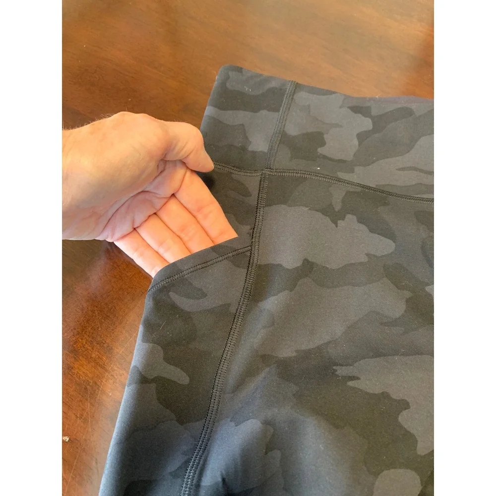 Lululemon Camo‎ Size 6 Leggings Active Running Casual